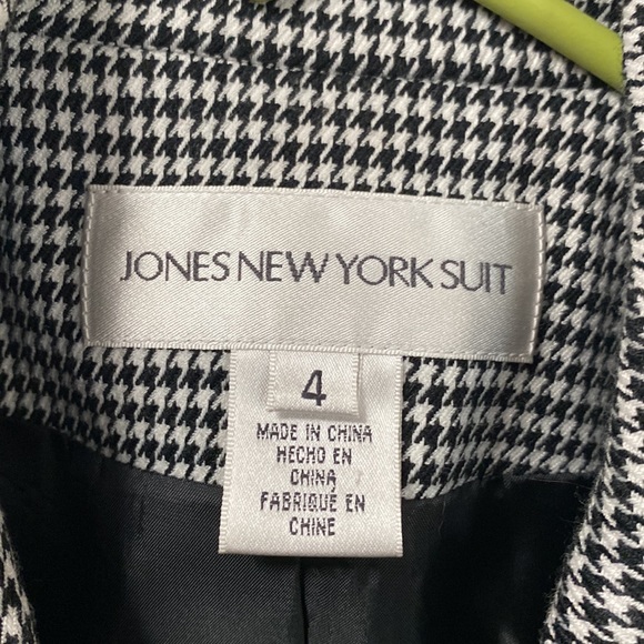 Jones of New York suit Jacket & Skirt - Picture 2 of 7